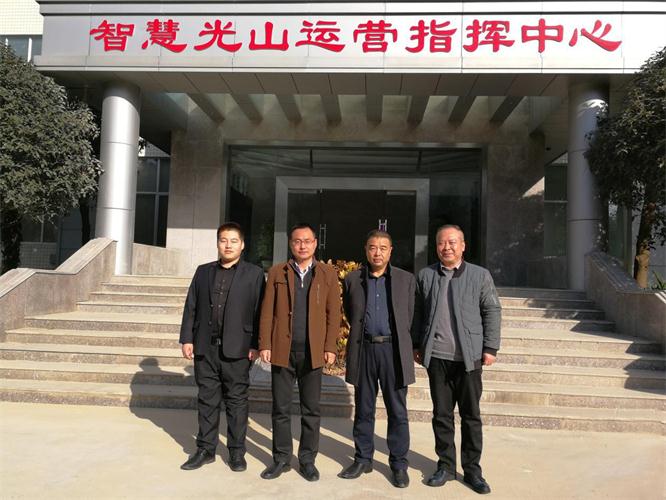 光山县与赢多多电商合影留念.jpg 光山县与赢多多电商合影留念.jpg