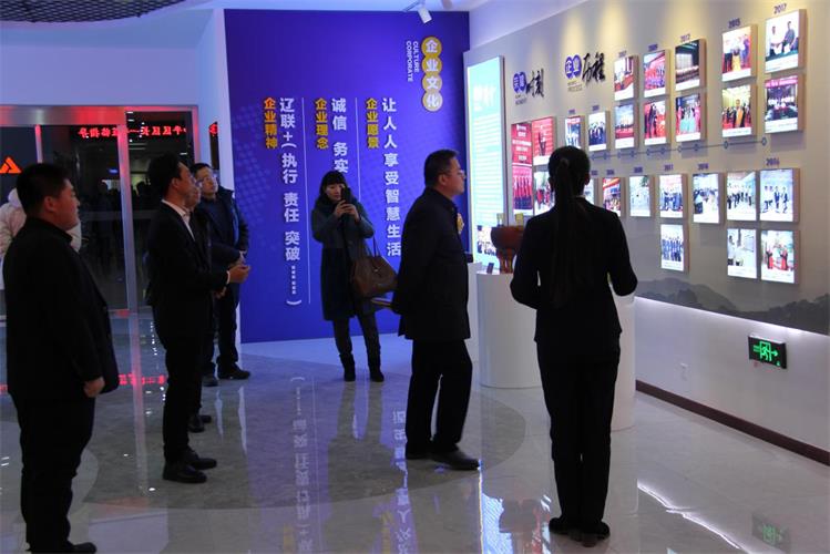 沈阳和平区领导参观赢多多集团发展历程.jpg 沈阳和平区领导参观赢多多集团发展历程.jpg