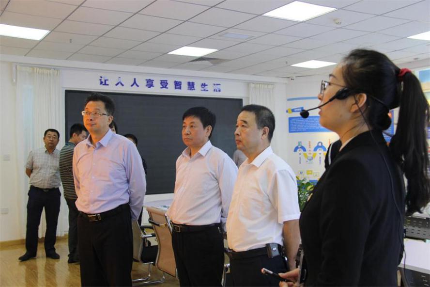 辽阳市何亚琼副市长莅临赢多多电商调研.jpg 辽阳市何亚琼副市长莅临赢多多电商调研.jpg