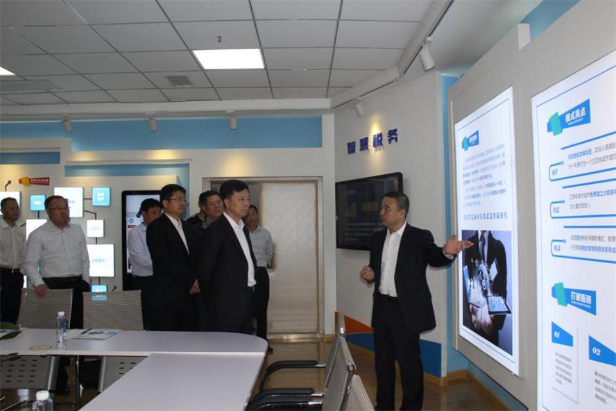 辽阳市市长王一兵莅临赢多多电商调研.jpg 辽阳市市长王一兵莅临赢多多电商调研.jpg